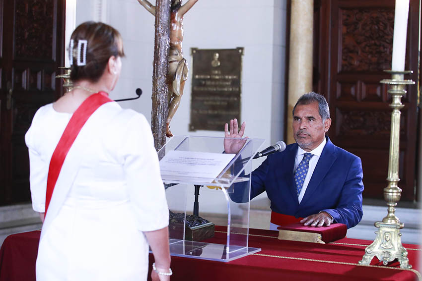 Juan Carlos Mathews juró como ministro de Comercio Exterior y Turismo